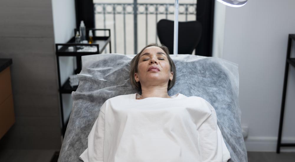 Image of a man lying comfortably on a surface while undergoing Photobiomodulation (PBM) therapy.